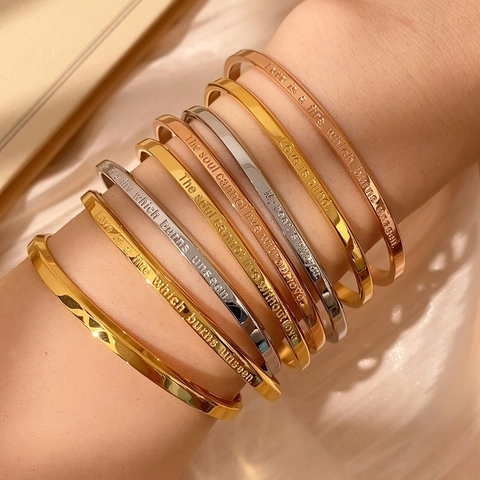 Bracciale Rigido Aperto in Acciaio al Titanio Vintage con Lettere Incise per Donna Oro Argento Oro Rosa Gioielli di Moda