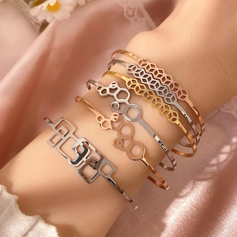 Bracciale Rigido Aperto in Acciaio al Titanio Geometrico Traforato per Donna Minimalista Splicing Madreperla Strass Regolabile Gioielli alla Moda