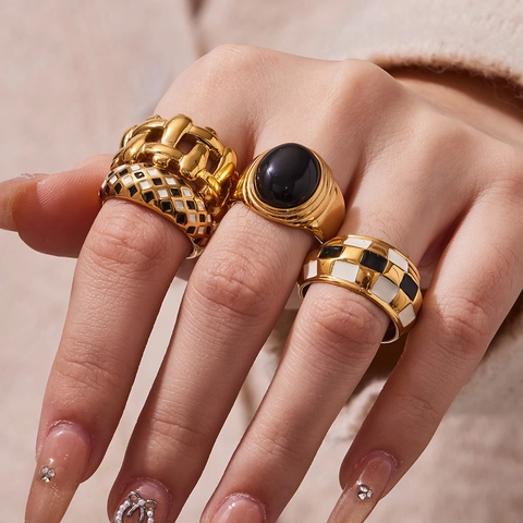 Vintage Stainless Steel Gold Plated Ring For Women Checkerboard Enamel Black Stone Shell Inlaid Waterproof Jewelry Ring