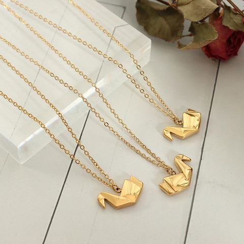 Titaniumstaal Origami Kraanvogel Hanger Halsketting Goud Verguld Minimalistisch Papieren Vliegtuig Sleutelbeenhanger Sieraden