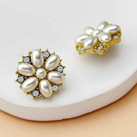 Vintage Barock Künstliche Perle Strass Dekorative Ösenknöpfe Für Damenbekleidung DIY Schmuckherstellung Vergoldeter Blumenknopf