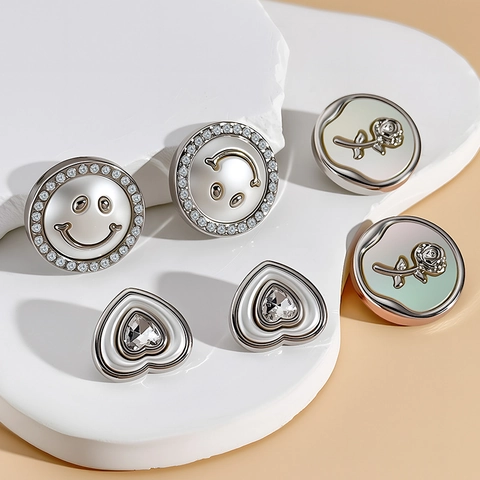 Luxury Stainless Steel Alloy Rhinestone Smiley Face Rose Heart Buttons Decorative Fasteners For Clothing Jewelry Making DIY Accessories