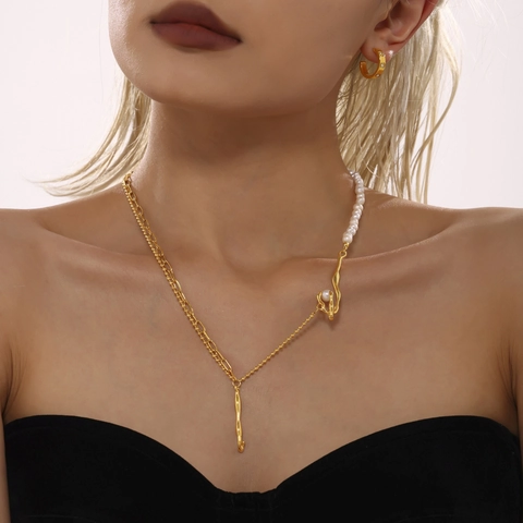 Collana Vintage Perla d'Acqua Dolce Barocca Irregolare Ciondolo in Metallo Liquido Acciaio Inossidabile Catena Asimmetrica Donna