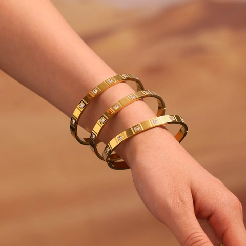 Luxury Stainless Steel Zirconia Inlaid Bangle For Women 18K Gold Plated Geometric Square Grooved Hinge Cuff Bracelet Jewelry