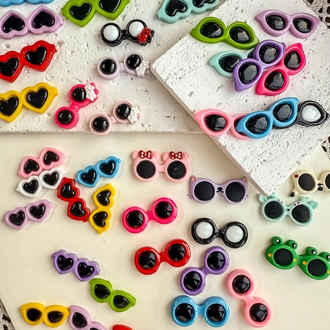 Mini Gafas de Sol de Resina con Forma de Corazón para Muñecas Accesorios de Manualidades DIY Decoración de Fundas de Móvil