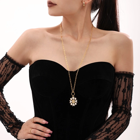 Stainless Steel Zirconia Snowflake Pendant Necklace Elegant Enamel Christmas Sweater Chain For Women Party Holiday Jewelry Gift