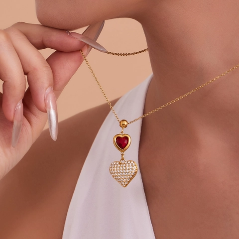 Collana con Ciondolo a Cuore in Acciaio Inossidabile Placcato Oro 18K Zircone Rosso Doppio Cuore Collana a Serpente Donna