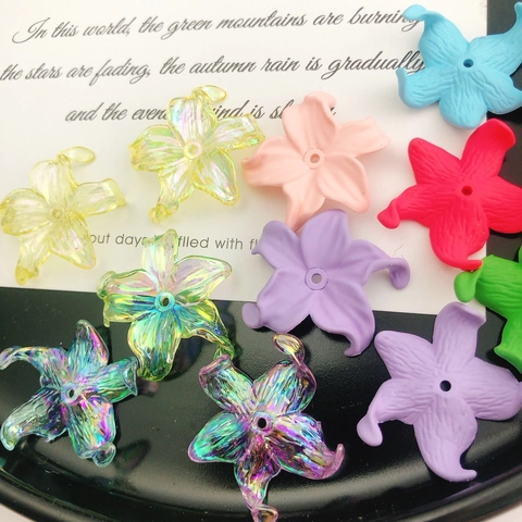 Perline di Fiori in Acrilico Iridescente Verniciate a Spruzzo Iris Cinque Petali Fai da Te Accessori per Gioielli Collana Braccialetto