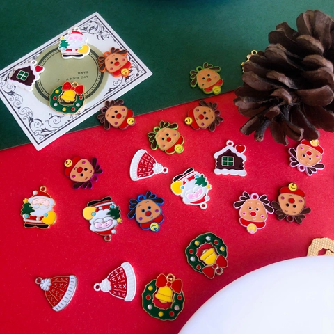 Kerst Legering Emaille Charms Kerstman Rendier Peperkoekhuisje Muts DIY Sieraden Accessoires Hangers Voor Feestelijke Decor