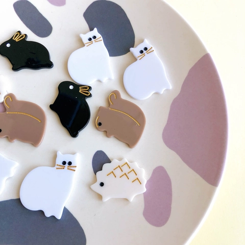 Accesorios de Joyería DIY de Acrílico con Forma de Animales de Dibujos Animados Contorno Dorado Ardilla Conejo Gato Erizo Adorno Artesanal