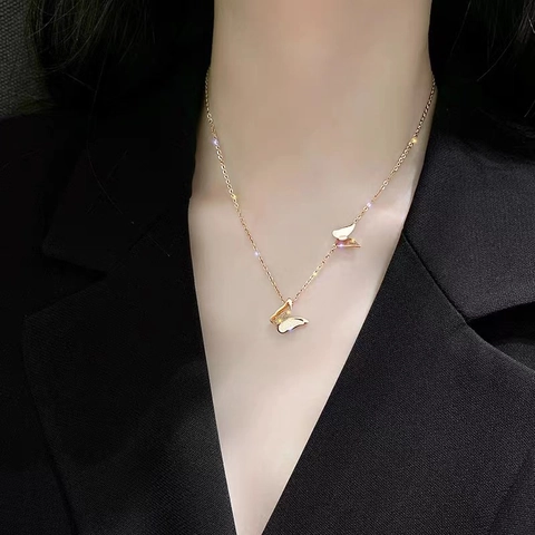 Collier Pendentif Double Papillon 3D en Acier Inoxydable Pour Femme Plaqué Or 18K Dépoli Bijoux Élégants Cadeau Collier