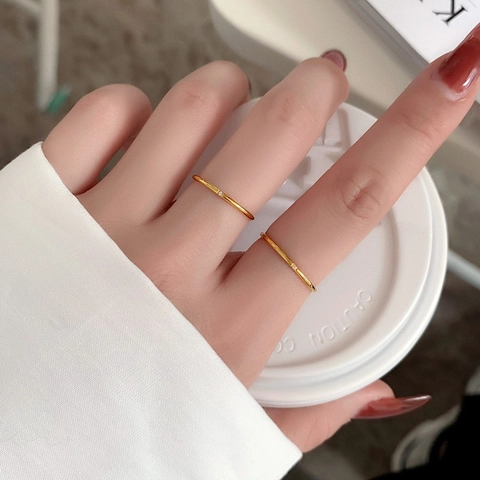 Minimalistisch Titanstahl Vergoldet Dünnes Band Ring Für Damen Einzelne Drei Strass Eingelegt Zierlicher Fingerschmuck Geschenk