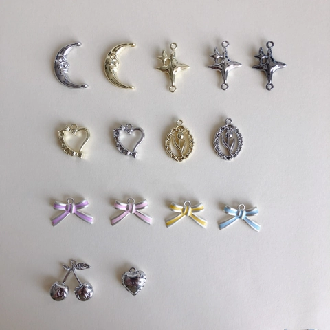Pendentifs en Alliage Électroplaqué Vintage Lune Cœur Étoile Nœud Tulipe Relief pour DIY Collier Bracelet Accessoires de Bijoux