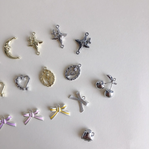 Pendentifs en Alliage Électroplaqué Vintage Lune Cœur Étoile Nœud Tulipe Relief pour DIY Collier Bracelet Accessoires de Bijoux
