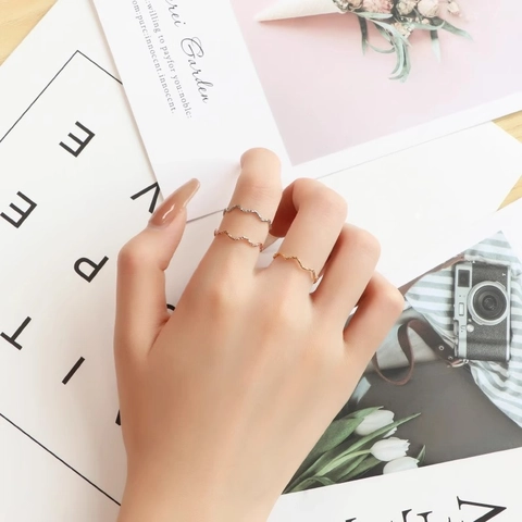 Minimalistischer Titanstahl Wellenmuster Ring Für Damen Fein Hammerschlagtextur Gold Fingerring Chic Mode Täglicher Schmuck Geschenk