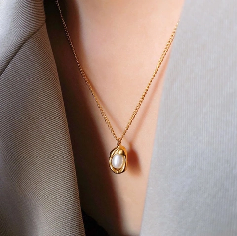 Elegant Sweet Pea Pod Pendant Necklace For Women Metal Alloy With Artificial Pearl Fashion Commuter Jewelry Accessory