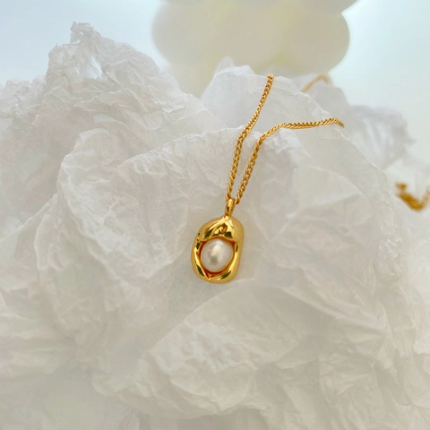 Elegante Collana Francese in Acciaio Inossidabile con Pendente di Perla de Agua Dulce per Donna Minimalista Placcata Oro Metallo Organico