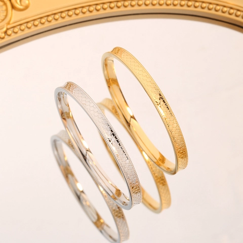 18K Vergoldeter Titanstahl Drachenschuppenmuster Armreif Für Damen Vintage Geometrisches Wasserwellenmuster Armband Schmuck