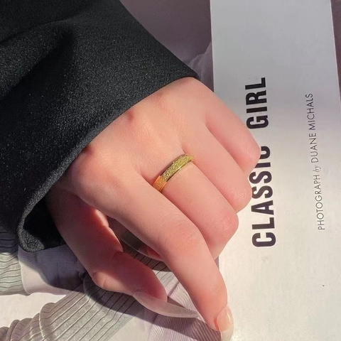 Bague Minimaliste en Acier Titane Dépolie pour Femmes Plaqué Or Sablée Géométrique Bague Anneau Mode Bijoux Quotidien