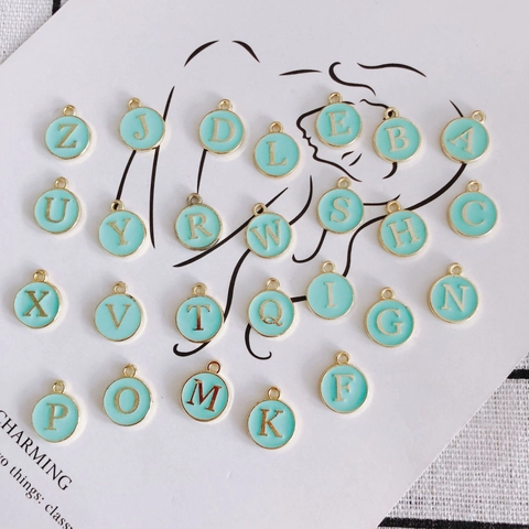 Colgante de Letra Inglesa Redonda de Aleación de Esmalte Vintage Simple Oro Verde Menta Amuletos de Alfabeto para Collar Pulsera DIY Joyería Mujer