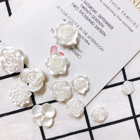 Accessoires DIY Fleur en Acrylique à Perle Artificielle Rose Camélia Cabochons à Dos Plat pour Création de Bijoux Breloques de Chaussures