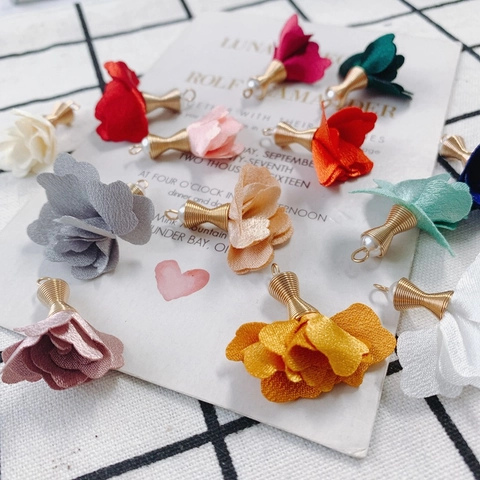 Handmade Fabric Rose Flower Pendants With Artificial Pearl Alloy Cap For DIY Jewelry Making Accessories Earring Findings