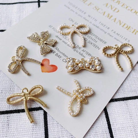 Pendentifs de Nœud en Alliage DIY Charms de Nœud Papillon Dorés Avec Fausse Künstliche Perle Strass pour Fabrication de Boucles d'Oreilles Colliers