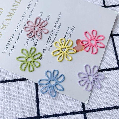 Ciondoli a Forma di Fiore in Lega Verniciata Fai-da-te Dolci Ciondoli Floreali Pastello per Orecchini Collane Creazione di Gioielli Accessori Artigianali