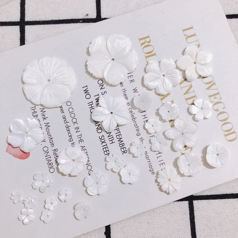 Pendentifs Fleurs Sculptées en Nacre Blanche DIY Breloques Florales Faites à la Main pour Boucles d'Oreilles Broche Épingles à Cheveux Bijoux