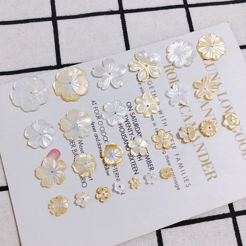 Perles en Coquillage Naturel en Forme de Fleur pour la Fabrication de Bijoux DIY Accessoires Floraux Artisanaux Breloques en Nacre pour Boucles d'Oreilles Épingles à Cheveux