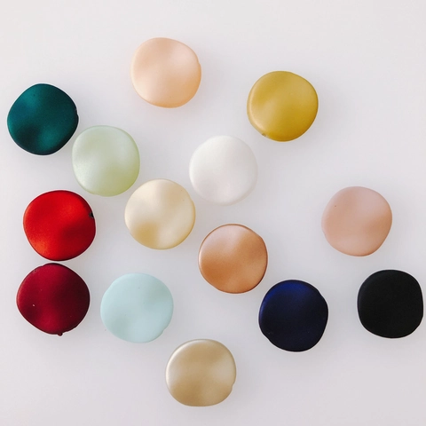 Perline in Acetato Tonde Piatte Ondulate Color Macaron per Creazione Gioielli Fai da Te Perline Sciolte con Foro Dritto Accessori Orecchini