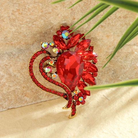 Elegant Heart Shaped Alloy Brooch Red Rhinestone Crystal Flower Pin For Women Wedding Banquet Party Fashion Accessory