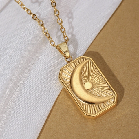 304 Edelstahl Himmlische Sonne Mond Rechteckige Relief Anhänger Halskette Gold Silber Galvanisiert Elegant Damen Schmuck