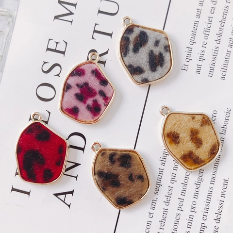 Pendentifs en Alliage Imprimé Léopard Fausse Fourrure Charmes Géométriques Irréguliers Cadre en Métal Doré pour Bijoux DIY