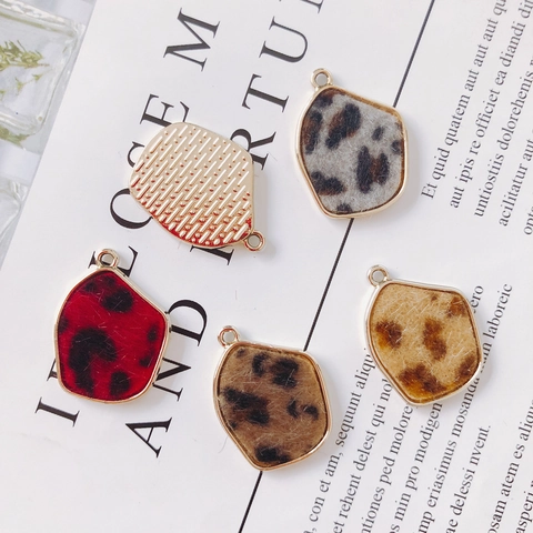Pendentifs en Alliage Imprimé Léopard Fausse Fourrure Charmes Géométriques Irréguliers Cadre en Métal Doré pour Bijoux DIY