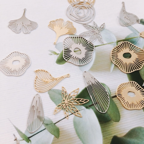 Alloy Hollow Ginkgo Maple Leaf Pendant Geometric Vintage DIY Jewelry Accessories For Earrings Necklace Crafting Supplies