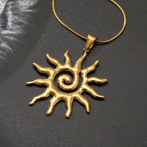 Boho Gold Plattiert Edelstahlkette Kupferlegierung Spirale Sonne Anhänger Halskette Für Damen Gehämmerte Textur Schmuck