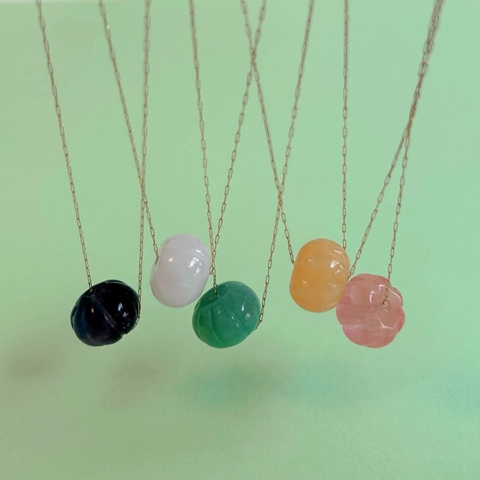 Ins Leichter Luxus Bunte Kürbis Naturstein Anhänger Halskette Hochwertiger Edelstahl Einfach Schmuck Accessoire Für Damen