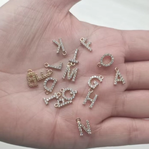 Ciondoli con 26 Lettere dell'Alfabeto in Ottone Micro Intarsiati con Zirconia Oro Accessori Fai da Te per Orecchini
