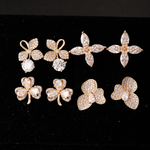 Eleganti Orecchini a Bottone in Rame e Zircone Placcati Oro a Forma di Fiore Geometrico Foglia Trifoglio Gioielli Donna