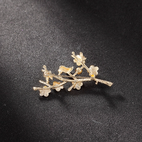 Elegante Broche de Pájaro en Rama de Flor de Ciruelo Vintage para Mujer Alfiler de Suéter de Metal de Cobre Galvanizado en Oro