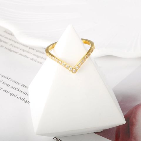 Elegant Stainless Steel V-Shaped Heart Ring For Women Fashion Rhinestone Inlaid Chevron Finger Ring Jewelry Gift
