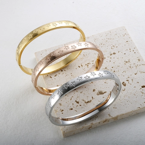Brazalete Anillo de Acero Inoxidable Minimalista con Patrón de Estrellas para Mujer Joyería de Mano Geométrica Galvanizada