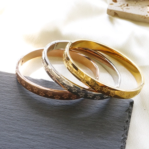 Brazalete Anillo de Acero Inoxidable Minimalista con Patrón de Estrellas para Mujer Joyería de Mano Geométrica Galvanizada