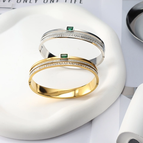 Elegant Stainless Steel Pave Rhinestone Bangle For Women With Rectangle Green Stone Luxury Emerald Cut Fashion Jewelry Bracelet Accessory Gift