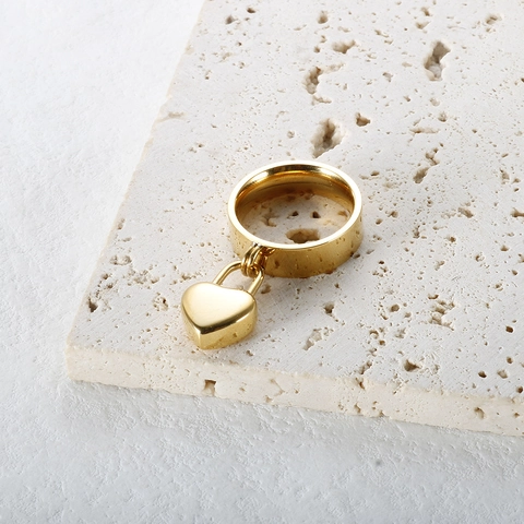 Bague avec Pendentif Cadenas en Cœur en Acier Inoxydable Plaqué Or 18K pour Femme Bijoux Élégants Style Ins Cadeau