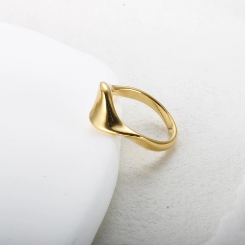 18K Gold Plated Stainless Steel Wavy Curved Ring Sunburst Signet Ring For Women Minimalist Fashion Geometric Jewelry Gift