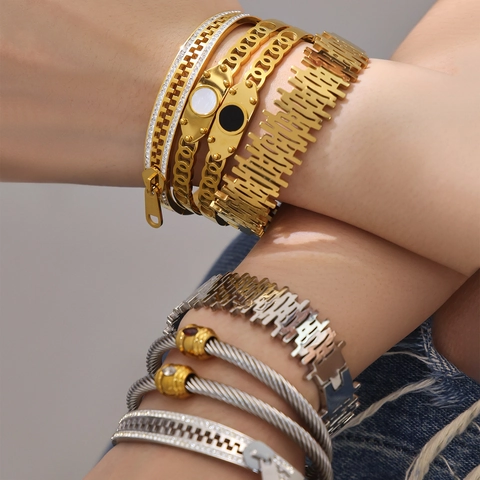 Brazalete Geométrico de Acero Inoxidable Chapado en Oro de 18K Mujer Circón Incrustado Números Romanos Estilo Bambú Joyería