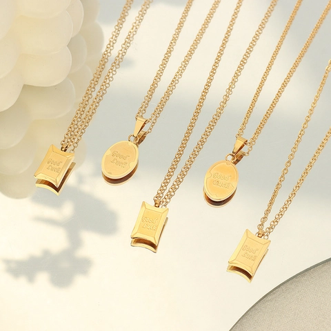 Good Luck Buchstabe Graviert Anhänger Halskette Für Damen Titanstahl 18K Vergoldet Oval Geometrischer Schmuck