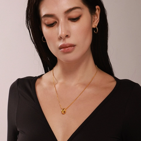 Collana con Pendente a Ciottolo in Acciaio Inossidabile Placcato Oro Con Zirconia Cubica Colorata Anello Geometrico a Onde per Donna Gioielli Regalo